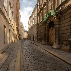 https://old-town.vienna-besthotels.com